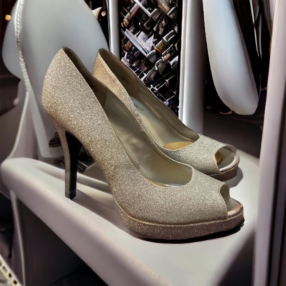 ❤️(5/$8) Sparkly Glitter High Heel Pumps - Picture 8 of 9